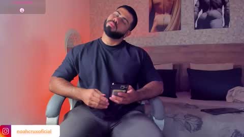 Snapshot of noahcrux chatting on 23, 10, 2025 Noah online show from 23, 10, 2025