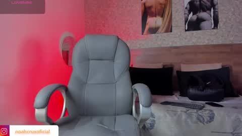 Snapshot of noahcrux chatting on 27, 10, 2025 Noah online show from 27, 10, 2025