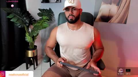 Snapshot of noahcrux chatting on 4, 12, 2025 Noah online show from 4, 12, 2025