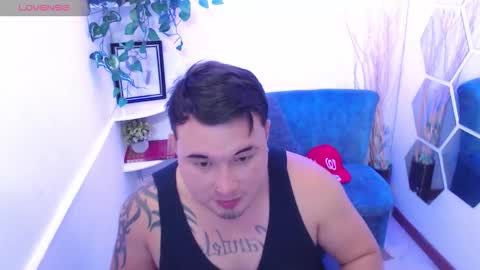 Snapshot of noat_moore chatting on 13, 11, 2025 Noat online show from 13, 11, 2025