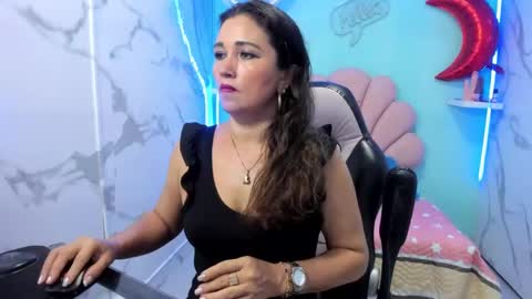 noelia_milfs online show from 15, 10, 2025