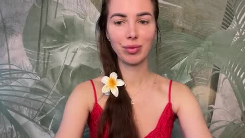 Noirelle online show from 4, 10, 2025