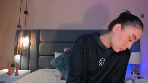 Nora Da Silva online show from 16, 10, 2025