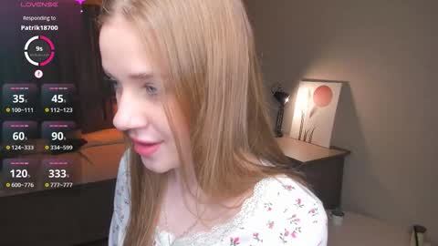 Snapshot of normaemans chatting on 28, 11, 2025 Beatrice online show from 28, 11, 2025