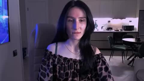 Hazel online show from 8, 11, 2025