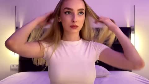 Snapshot of notelis chatting on 25, 10, 2025 Goldie online show from 25, 10, 2025