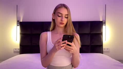 Snapshot of notelis chatting on 2, 11, 2025 Goldie online show from 2, 11, 2025