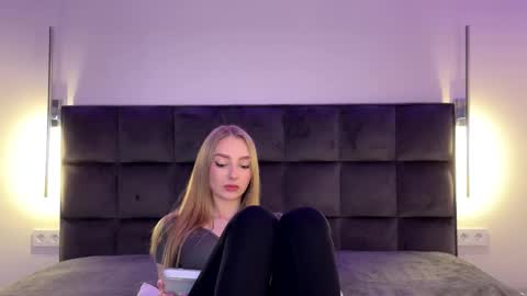 Snapshot of notelis chatting on 7, 11, 2025 Goldie online show from 7, 11, 2025