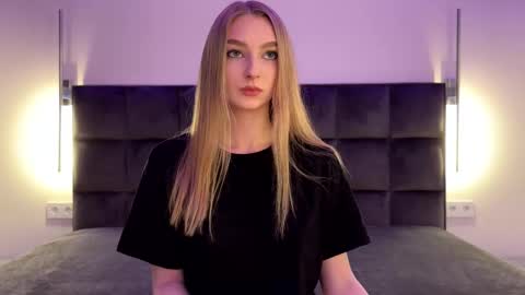 Snapshot of notelis chatting on 23, 11, 2025 Goldie online show from 23, 11, 2025