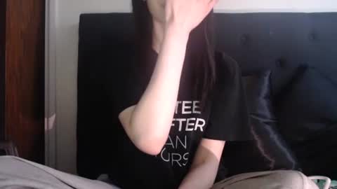 Snapshot of novafrey chatting on 11, 11, 2025 Olivia online show from 11, 11, 2025