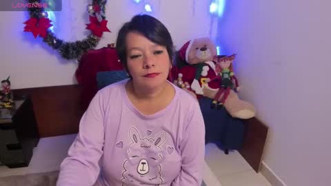 nuit_rose online show from 1, 1, 2025
