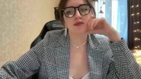 Snapshot of nuitblanche_vibes chatting on 12, 11, 2025 nuitblanche_vibes online show from 12, 11, 2025