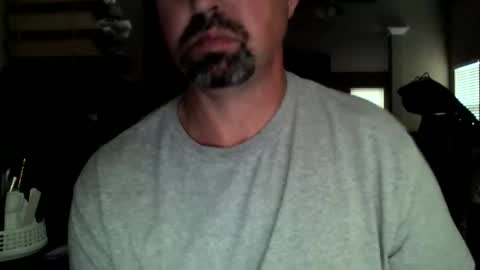 nvrenuff1979 online show from 17, 12, 2025