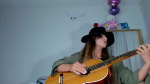 Laura nyu online show from 27, 11, 2025