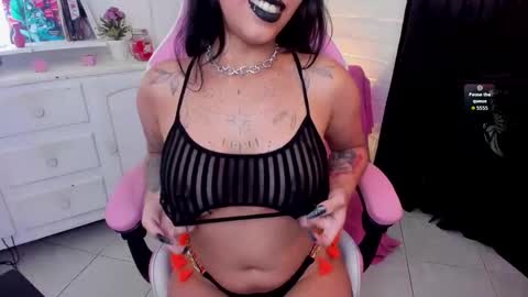 Snapshot of nyx_blackmoon chatting on 8, 10, 2025 Nyx BlackMoon online show from 8, 10, 2025