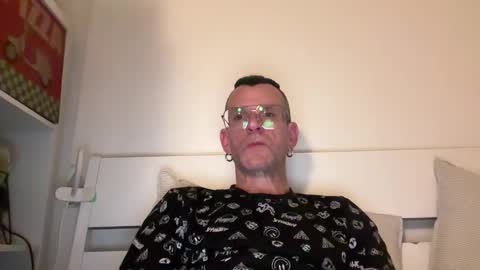 Snapshot of o_johnny_deep_o chatting on 5, 3, 2026 Jonathan Deep online show from 5, 3, 2026