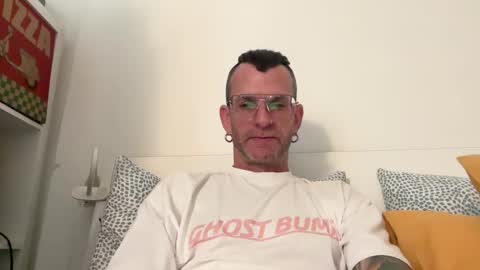 Snapshot of o_johnny_deep_o chatting on 7, 3, 2026 Jonathan Deep online show from 7, 3, 2026