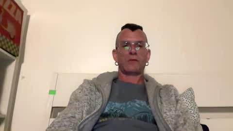 Snapshot of o_johnny_deep_o chatting on 5, 4, 2026 Jonathan Deep online show from 5, 4, 2026