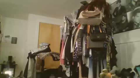 Snapshot of obsessed_glambert chatting on 6, 11, 2025 obsessed_glambert online show from 6, 11, 2025