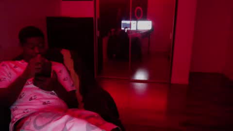 Snapshot of officialmoneyxxx chatting on 16, 10, 2025 Money online show from 16, 10, 2025