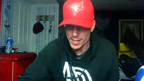 Snapshot of oh_you_know69 chatting on 14, 11, 2025 who dares toss me some tips lets have fun online show from 14, 11, 2025