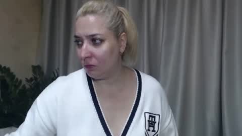 Snapshot of ohsweetiren chatting on 3, 10, 2025 Iren online show from 3, 10, 2025