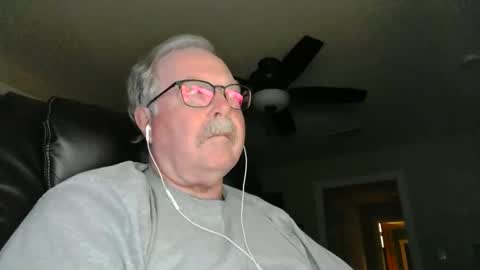 Snapshot of oldlakeguy chatting on 19, 12, 2024 OldLakeGuy online show from 19, 12, 2024