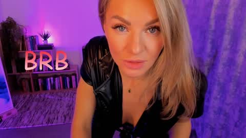 Snapshot of oliva_candy chatting on 11, 1, 2025 oliva_candy online show from 11, 1, 2025