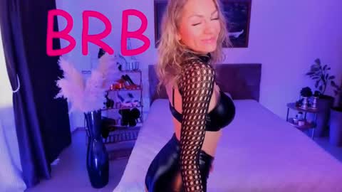 Snapshot of oliva_candy chatting on 11, 3, 2025 oliva_candy online show from 11, 3, 2025