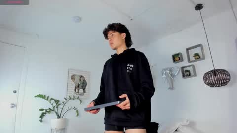 Oliver Pixx online show from 5, 10, 2025
