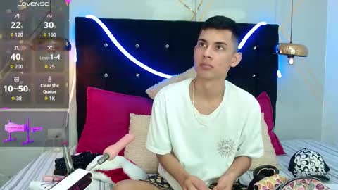 Snapshot of oliver_king_sex chatting on 12, 12, 2024 Oliver Smith online show from 12, 12, 2024