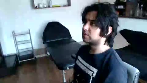 oliver_laid_2023 online show from 21, 10, 2025