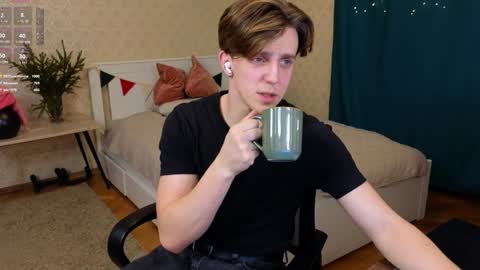 Oliver Evans online show from 8, 1, 2025