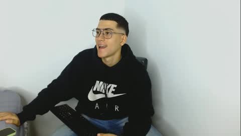 Snapshot of oliversaint__ chatting on 12, 3, 2026 oliver saint online show from 12, 3, 2026