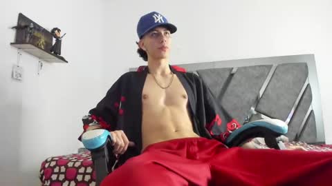 oliverthompson_01 online show from 6, 3, 2025