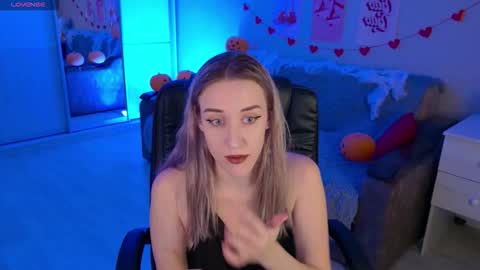 Snapshot of olivia_daze chatting on 4, 11, 2025 olivia_daze online show from 4, 11, 2025