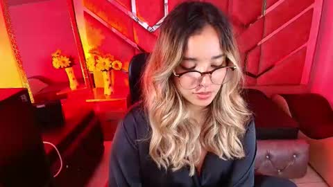  OLIVIA  online show from 10, 11, 2025