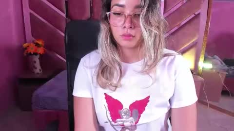 Snapshot of olivia_fox69 chatting on 10, 4, 2026 OLIVIA online show from 10, 4, 2026