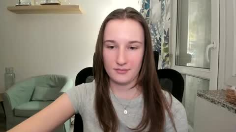 Snapshot of oliviaaa2003 chatting on 5, 1, 2025 Oliwiaa2004 online show from 5, 1, 2025