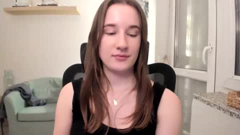 Snapshot of oliviaaa2003 chatting on 16, 2, 2025 Oliwiaa2004 online show from 16, 2, 2025