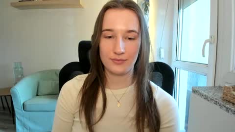 Snapshot of oliviaaa2003 chatting on 5, 3, 2025 Oliwiaa2004 online show from 5, 3, 2025