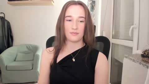 Snapshot of oliviaaa2003 chatting on 15, 11, 2025 Oliwiaa2004 online show from 15, 11, 2025