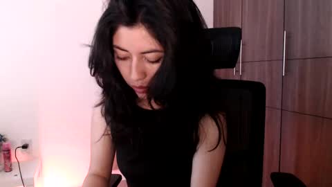 oliviaaa__ online show from 11, 1, 2025