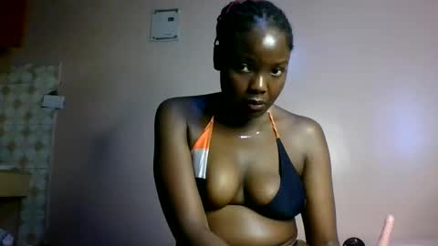 Snapshot of oliviah_1 chatting on 17, 10, 2025 oliviah_1 online show from 17, 10, 2025