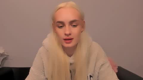 Snapshot of oliviahappy chatting on 6, 3, 2026 oliviaBeauty online show from 6, 3, 2026