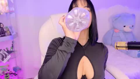 Snapshot of oliviamcneill chatting on 11, 10, 2025 Olivia Mcneill online show from 11, 10, 2025