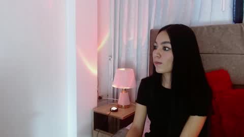 OliviaPetit  online show from 7, 10, 2025