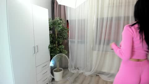 Snapshot of oliviarimes chatting on 2, 12, 2024 Alina online show from 2, 12, 2024