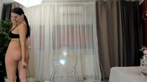 Snapshot of oliviarimes chatting on 3, 2, 2025 Alina online show from 3, 2, 2025