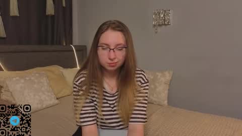 Snapshot of oliviavele chatting on 16, 9, 2025 Kylie online show from 16, 9, 2025